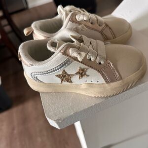 OshKosh B'gosh Cream and Gold Star Kids' Sneakers